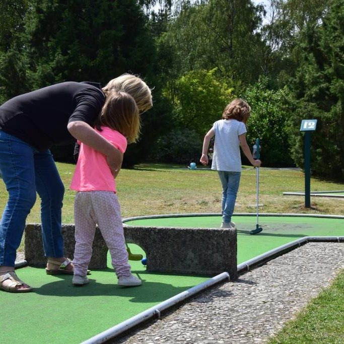 Le mini-golf en famille